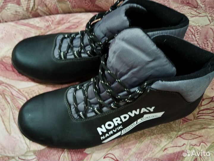 Лыжные ботинки