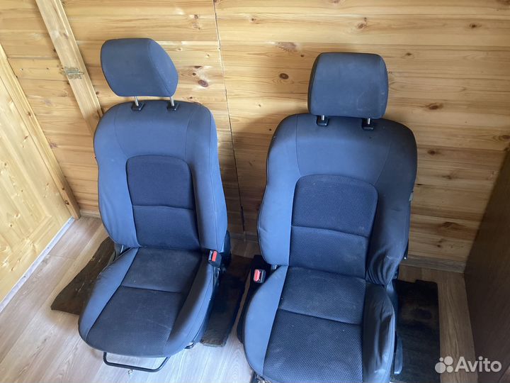 Передние сиденья