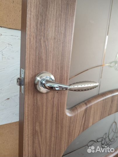 Дверь межкомнатная с ручкой и обн. 800 х 2000