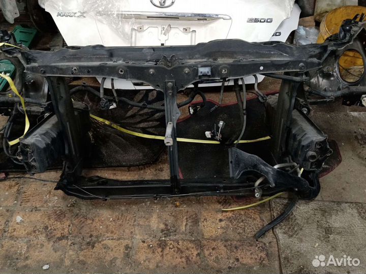 Рамка радиатора Toyota Crown majesta