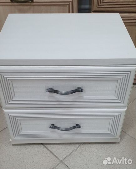 Тумба прикроватная