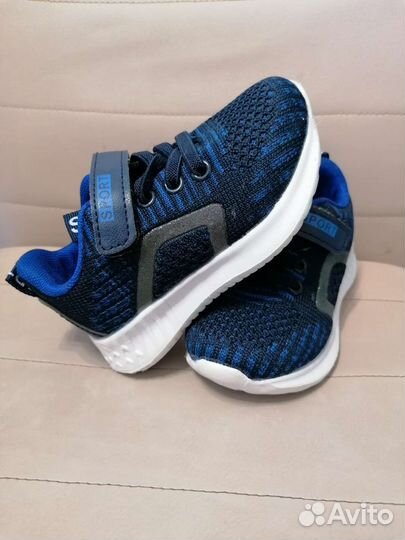 Кроссовки детские 24 размер