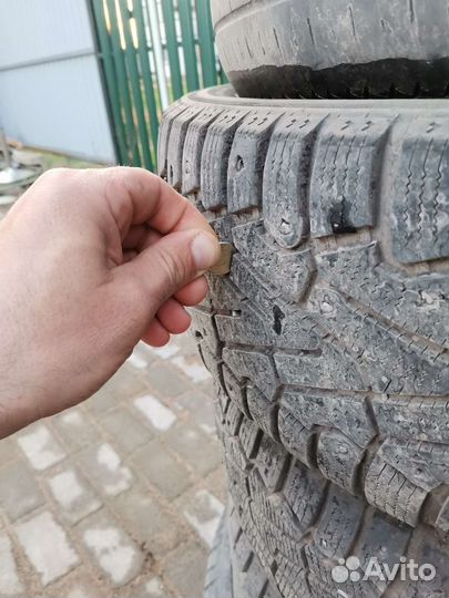 Pirelli Ice Zero 215/70 R16