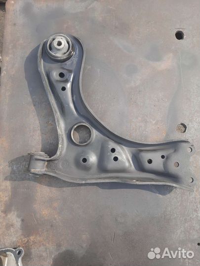 Рычаг передний Skoda Fabia 2