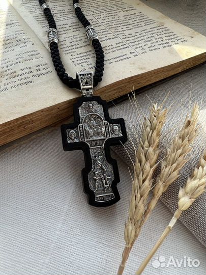 Крест нательный на гайтане с вставками