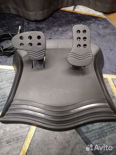 Игровой руль с педалями