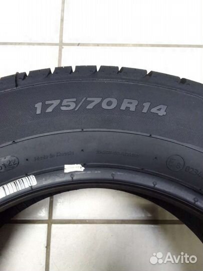 Viatti Strada Asimmetrico V-130 175/70 R14 84H