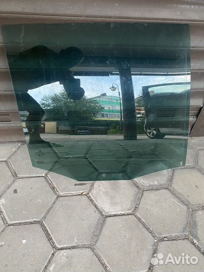 Стекло заднее правое Volkswagen Tiguan