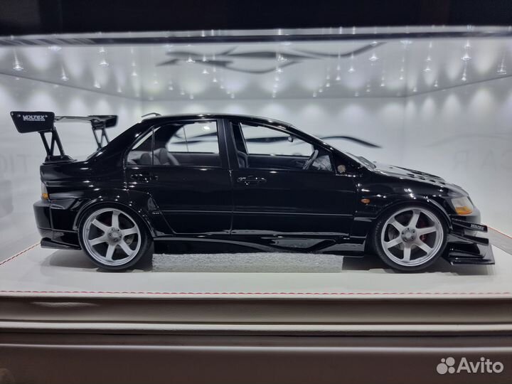 Модель Mitsubishi EVO 9 Voltex 1:18 OneModel