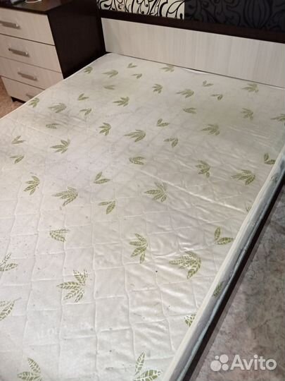 Кровать с матрасом 160 на 200