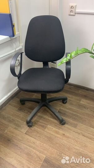 Офисное кресло
