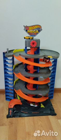 Hot wheels трек парковка