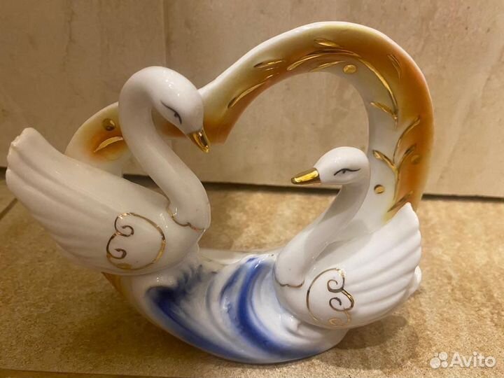 Фигурка фарфор «Лебеди»