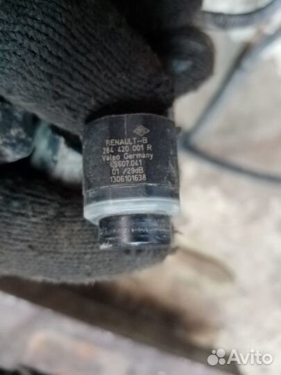 Датчик парковки на Рено Флюенс 2011 год