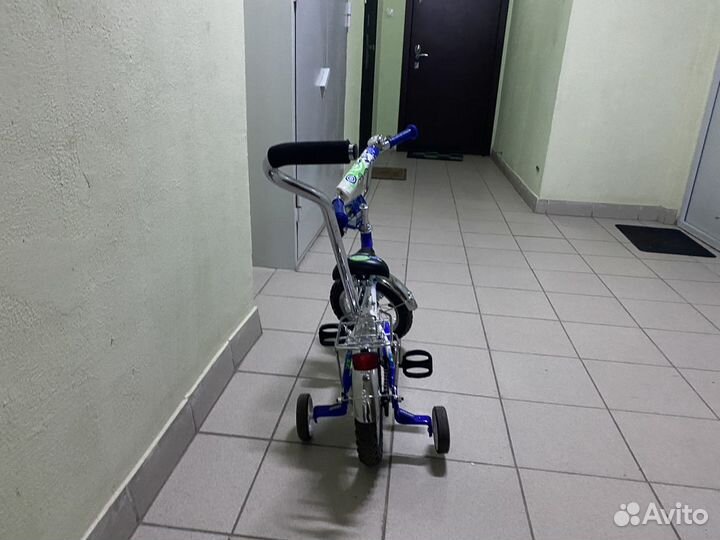 Детский велосипед с ручкой