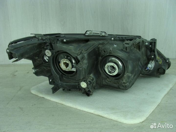 Фара левая Toyota Camry