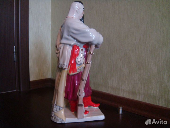 Очень большая статуэтка 