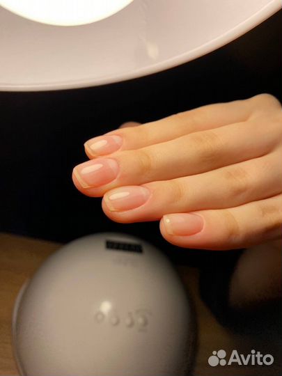 Модель на маникюр