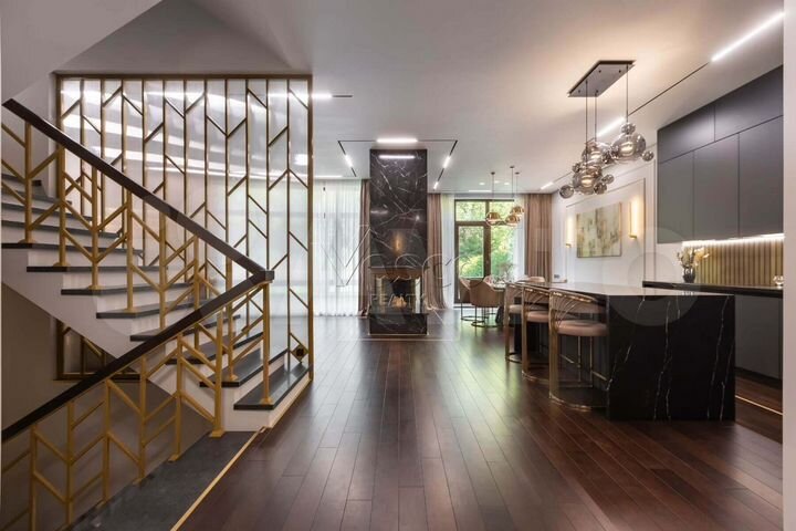 8-к. квартира, 353 м², 3/3 эт.