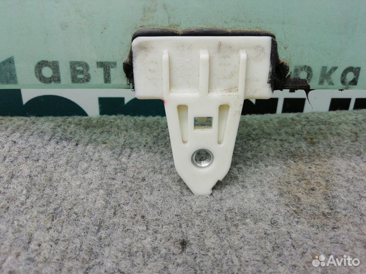 Стекло двери переднее левое 80301JD000 Nissan