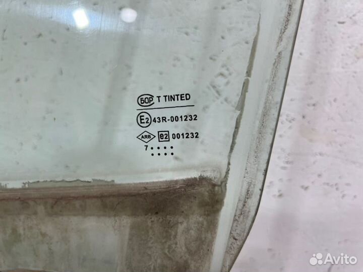 Стекло двери Renault Logan седан 1.4 (K7J710) 2007