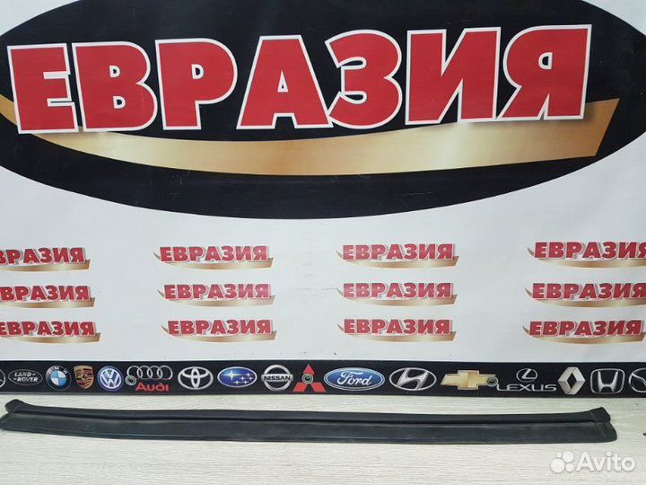 Уплотнительная резинка капота Bmw 5-Series F10