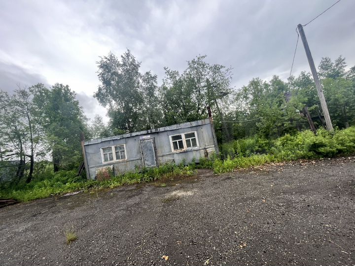 Здание, 1300 м²
