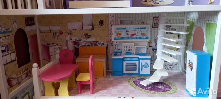 Кукольный домик с мебелью
