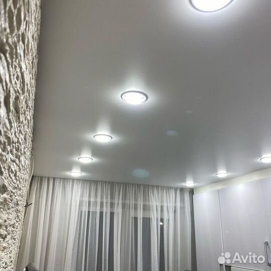 Натяжные потолки, световые линии