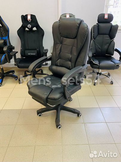 Компьютерное офисное кресло с подножкой и массажем