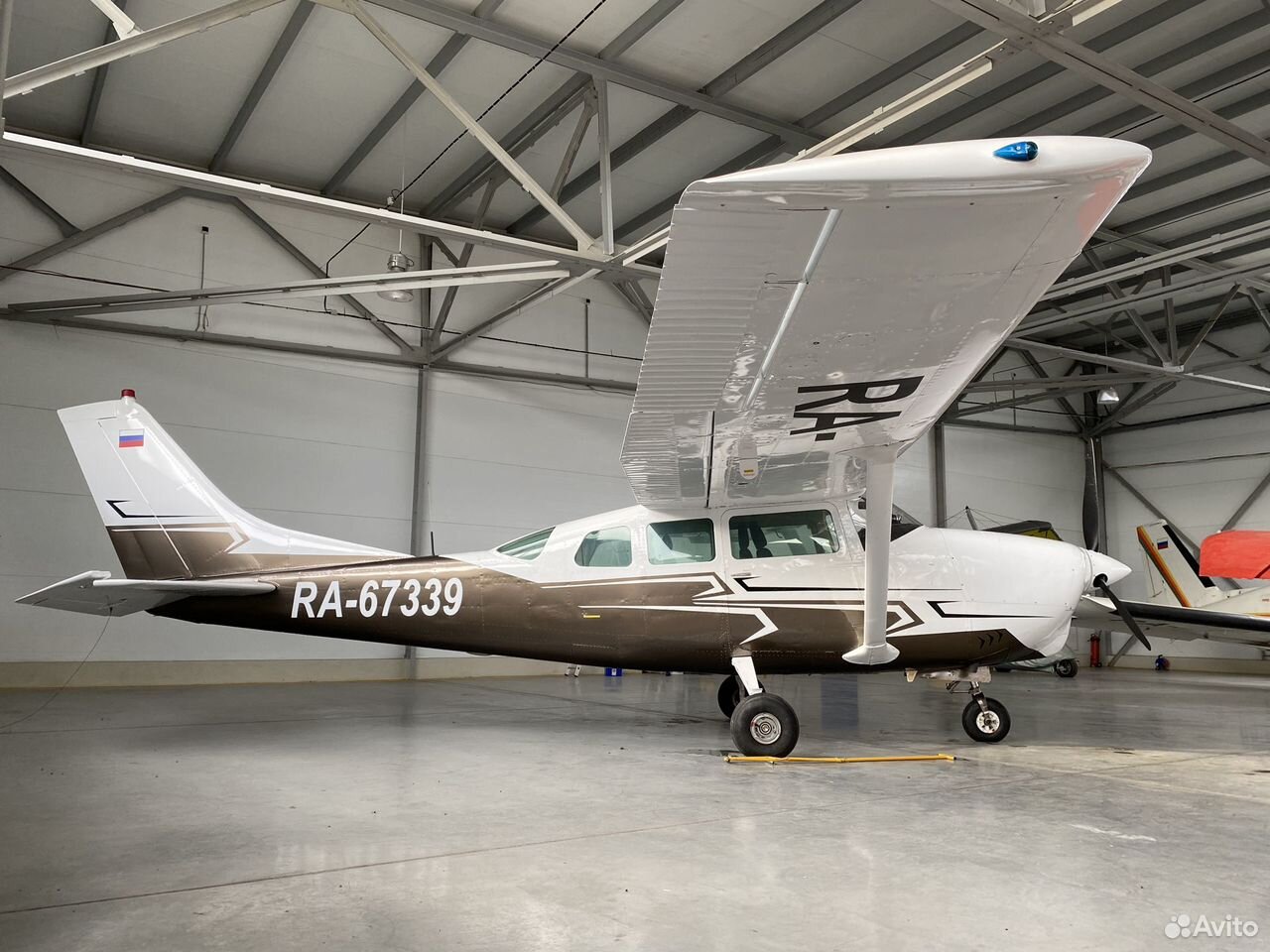 Самолет Cessna 210F