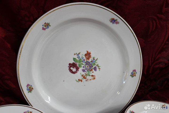 Блюдо и тарелки из СССР