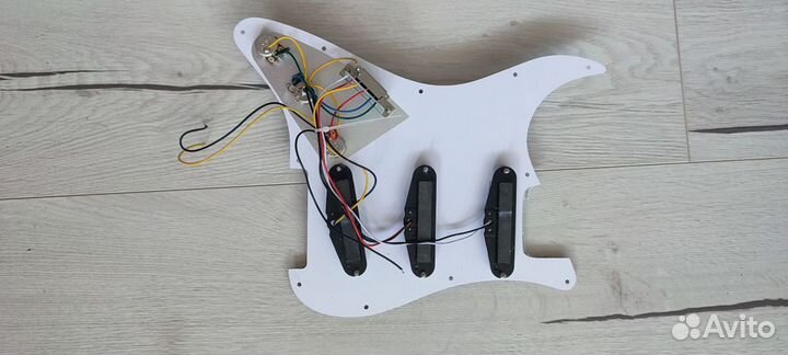 Пикгард на Stratocaster