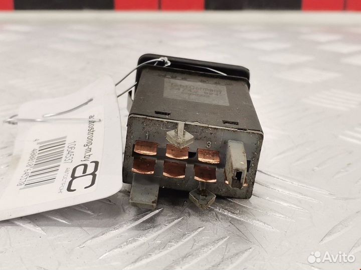 Кнопка аварийной сигнализации Volkswagen Bora 2000