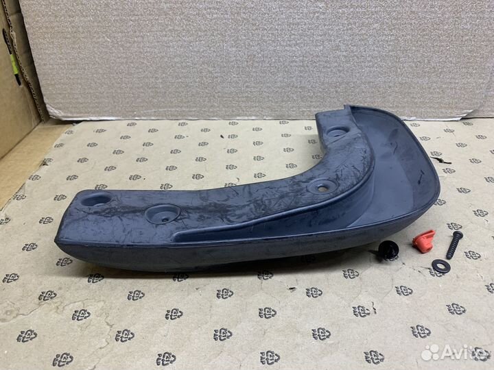 Брызговик RH перед. оригинал Opel Astra J 4/5 door