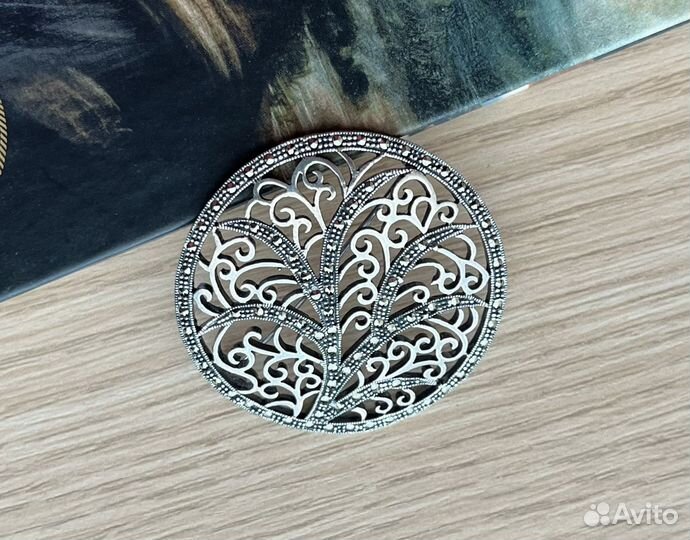 Брошь серебряная большая с лазерной обработкой