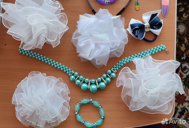 Бантики, заколки, резинки в школу