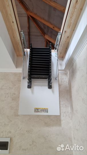 Металлическая чердачная лестница