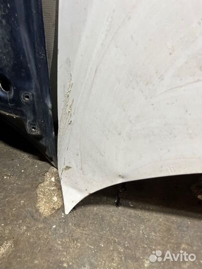 Капот Mitsubishi Chariot N94W 4G64 1999