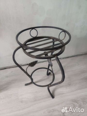 Подставка под цветы металлическая