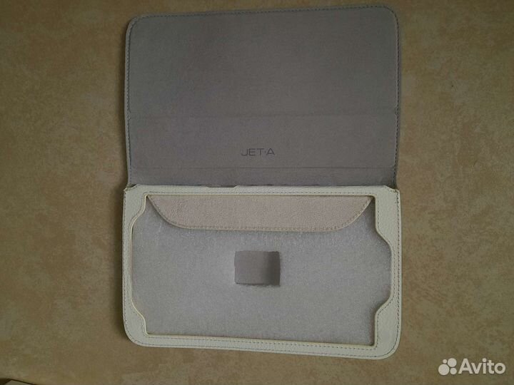 Чехлы кожаные для планшета