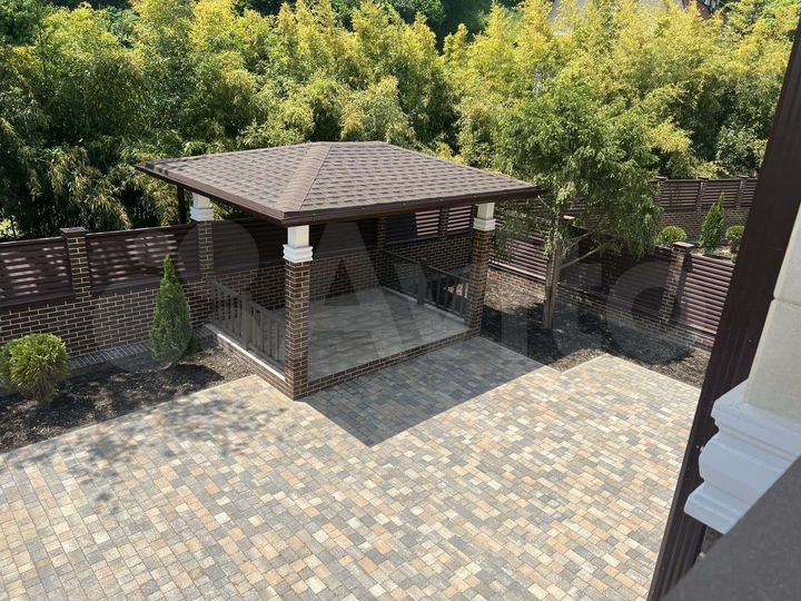 Коттедж 195 м² на участке 5 сот.