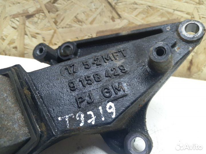 Кронштейн опоры двс правый Opel Astra H Z18XE