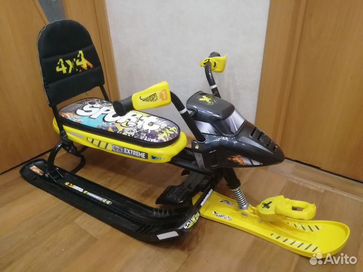 Детский снегокат со спинкой