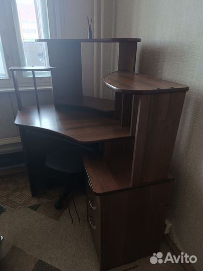 Компьютерный стол