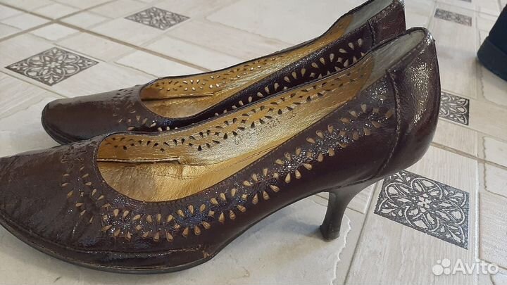 Туфли женские натуральный лак б/у 36