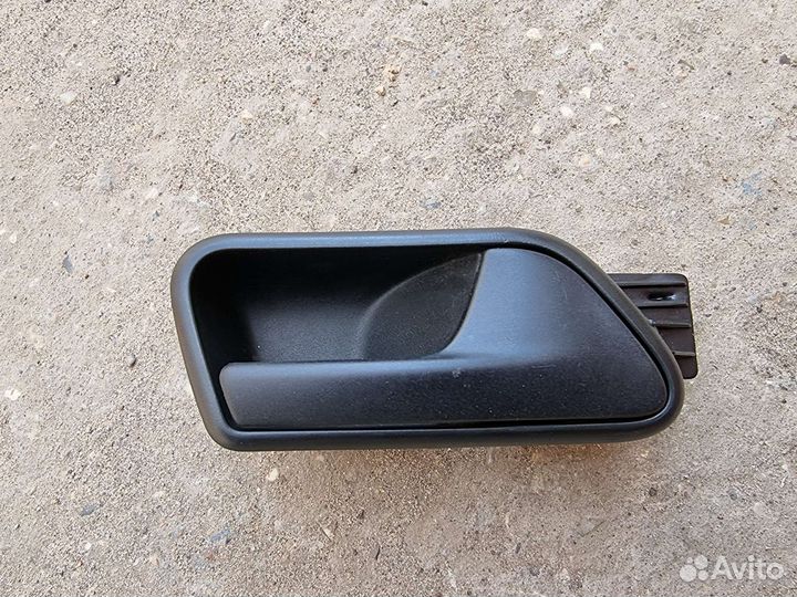 Ручка двери внутренняя правая Volkswagen Caddy 3