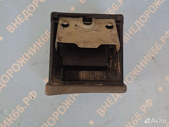 Пепельница панели передняя Toyota Rav4 2005 год