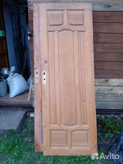 Двери межкомнатные из массива