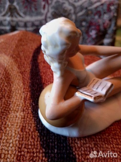 Купальщица фарфоровая